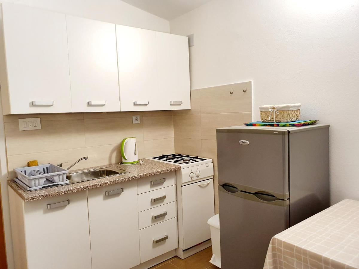 Apartamani Katarina vl.Ilija Jusup Apartment Starigrad Paklenica Bagian luar foto