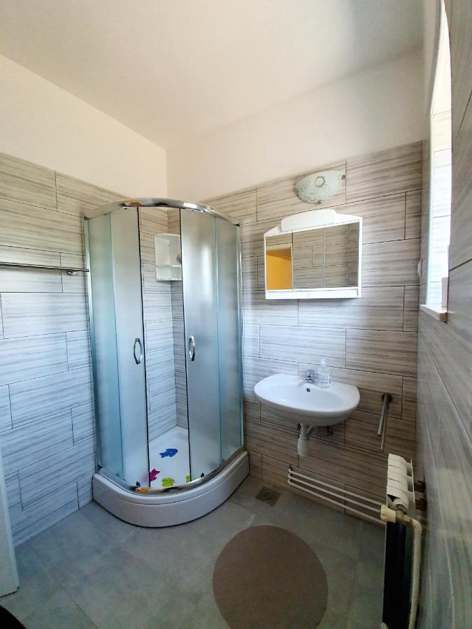 Apartamani Katarina vl.Ilija Jusup Apartment Starigrad Paklenica Bagian luar foto