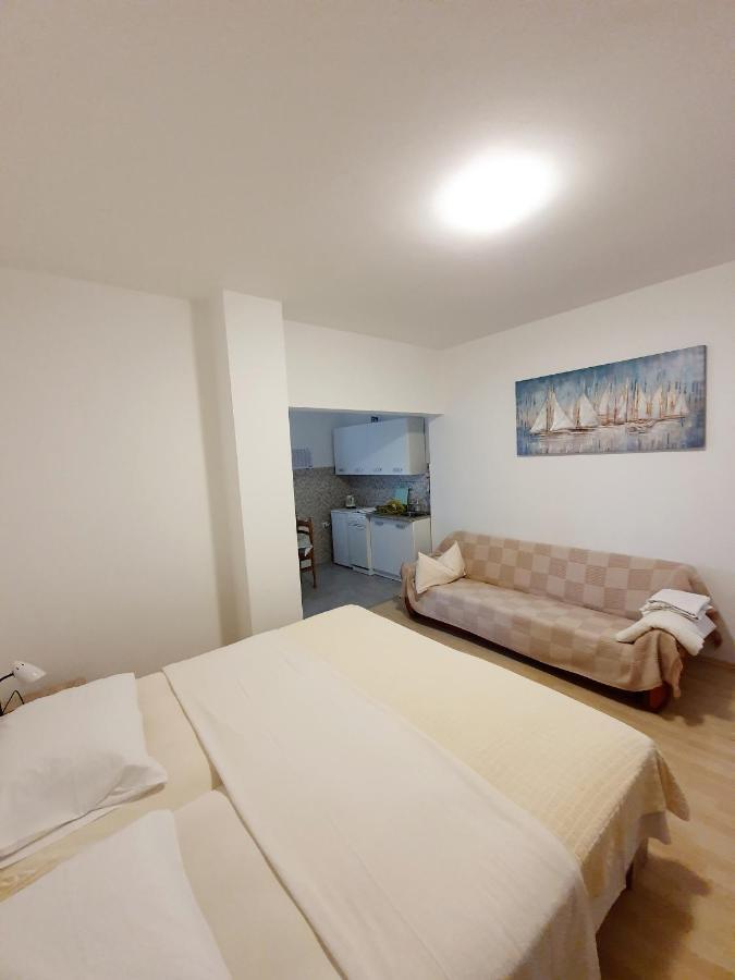Apartamani Katarina vl.Ilija Jusup Apartment Starigrad Paklenica Bagian luar foto