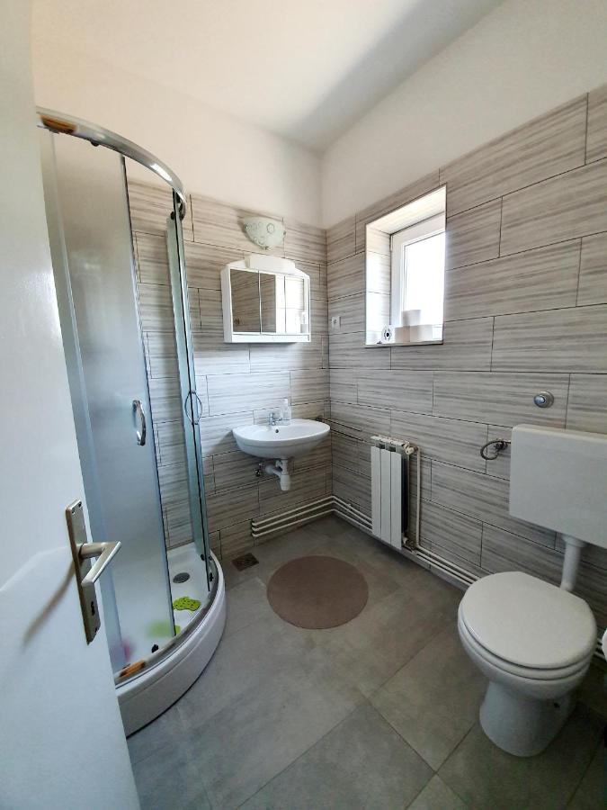 Apartamani Katarina vl.Ilija Jusup Apartment Starigrad Paklenica Bagian luar foto