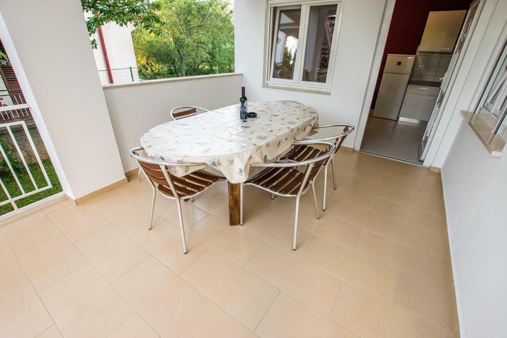 Apartamani Katarina vl.Ilija Jusup Apartment Starigrad Paklenica Bagian luar foto