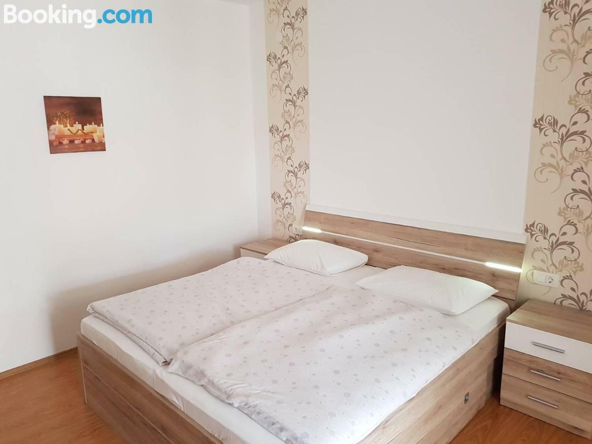 Apartamani Katarina vl.Ilija Jusup Apartment Starigrad Paklenica Bagian luar foto