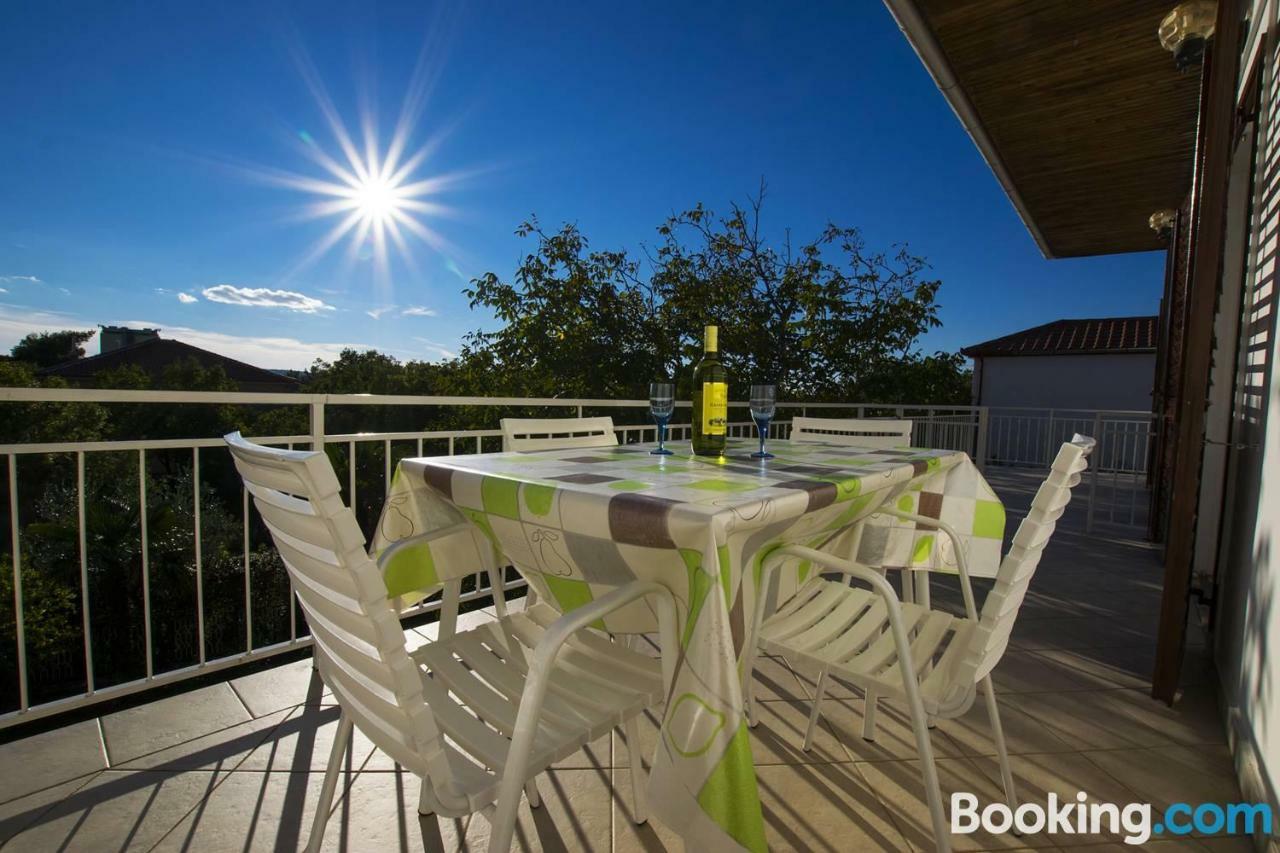 Apartamani Katarina vl.Ilija Jusup Apartment Starigrad Paklenica Bagian luar foto