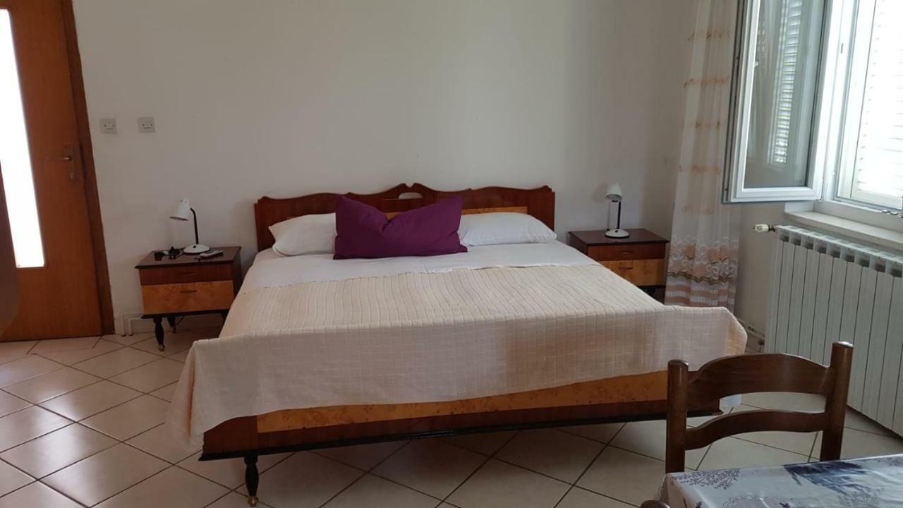 Apartamani Katarina vl.Ilija Jusup Apartment Starigrad Paklenica Bagian luar foto