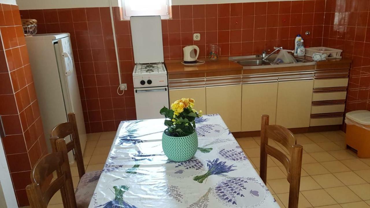 Apartamani Katarina vl.Ilija Jusup Apartment Starigrad Paklenica Bagian luar foto
