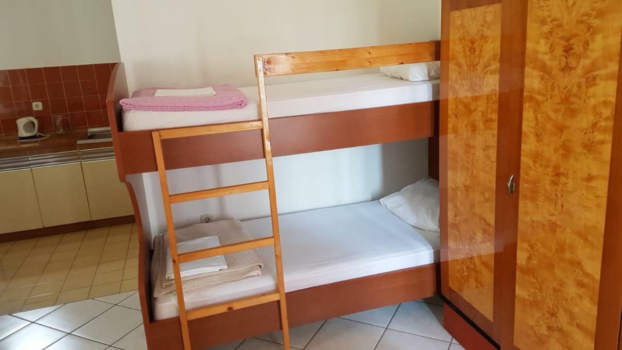 Apartamani Katarina vl.Ilija Jusup Apartment Starigrad Paklenica Bagian luar foto