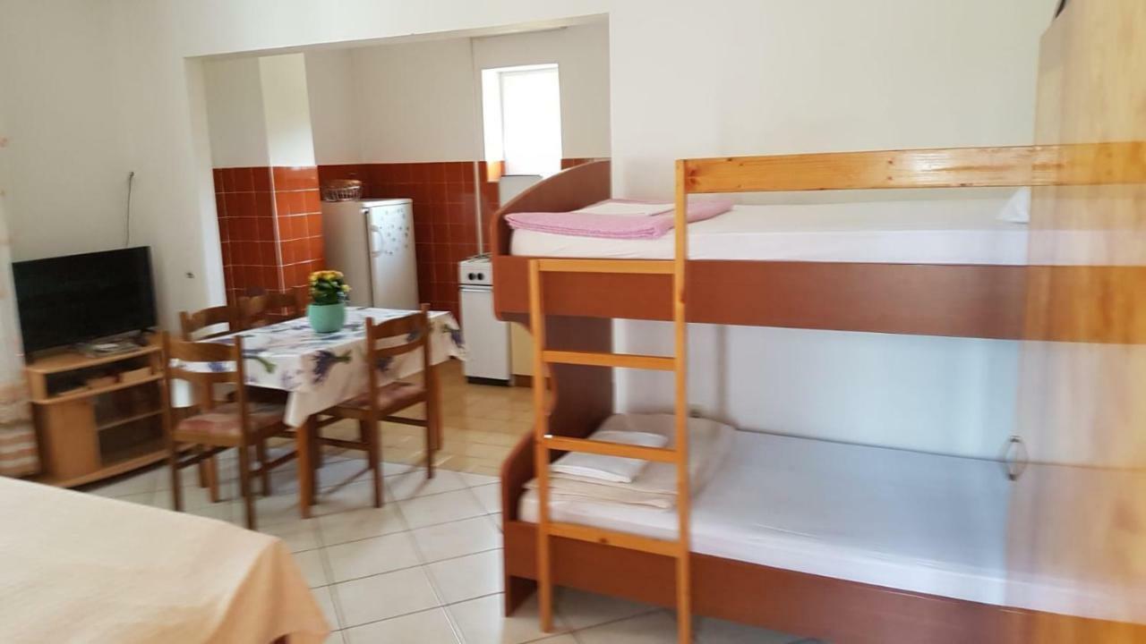 Apartamani Katarina vl.Ilija Jusup Apartment Starigrad Paklenica Bagian luar foto
